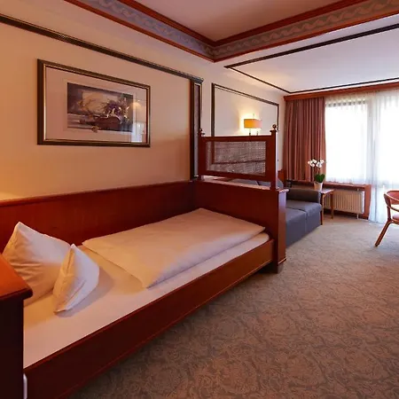 Отель Hotel Loewen 3*